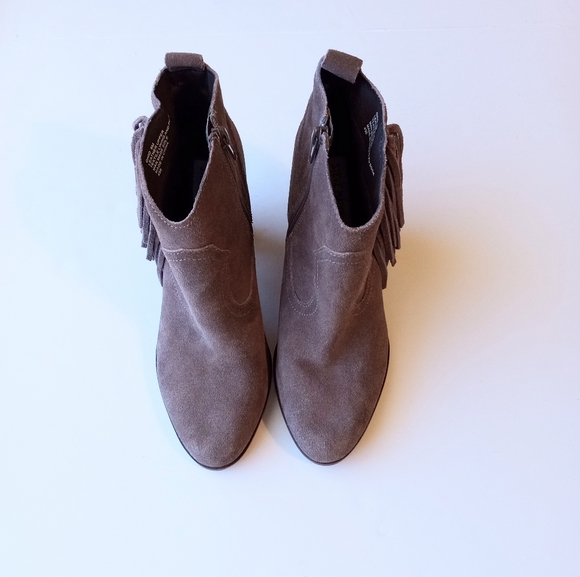 BST SOLD!Steve Madden brown fringe Western style ankle boots - Picture 2 of 9